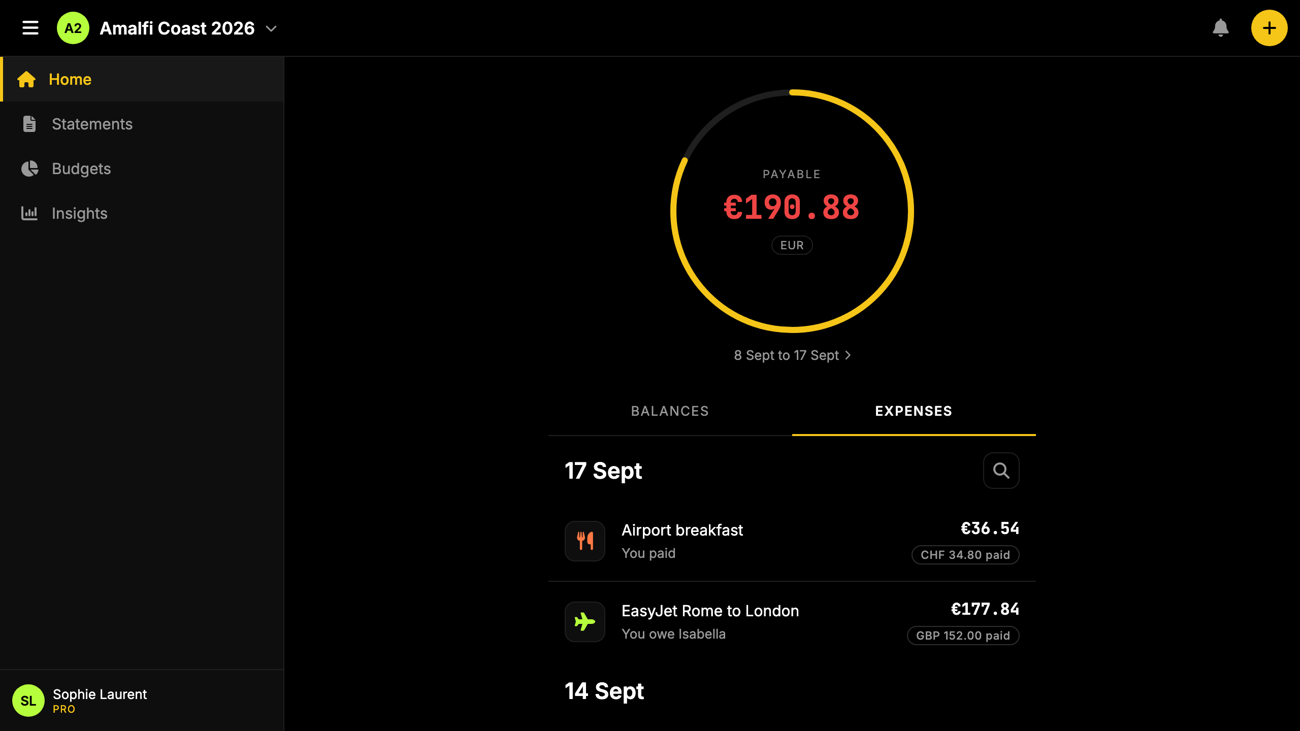 Screenshot: trip group with EUR and GBP expenses, showing automatic conversion and settle-up total.